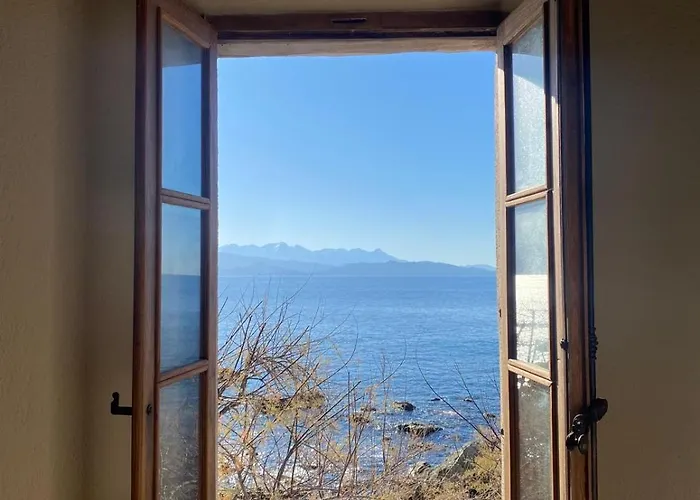 A Casa Di U Scogliu Maison Les Pieds Dans L Eau Cap Corse